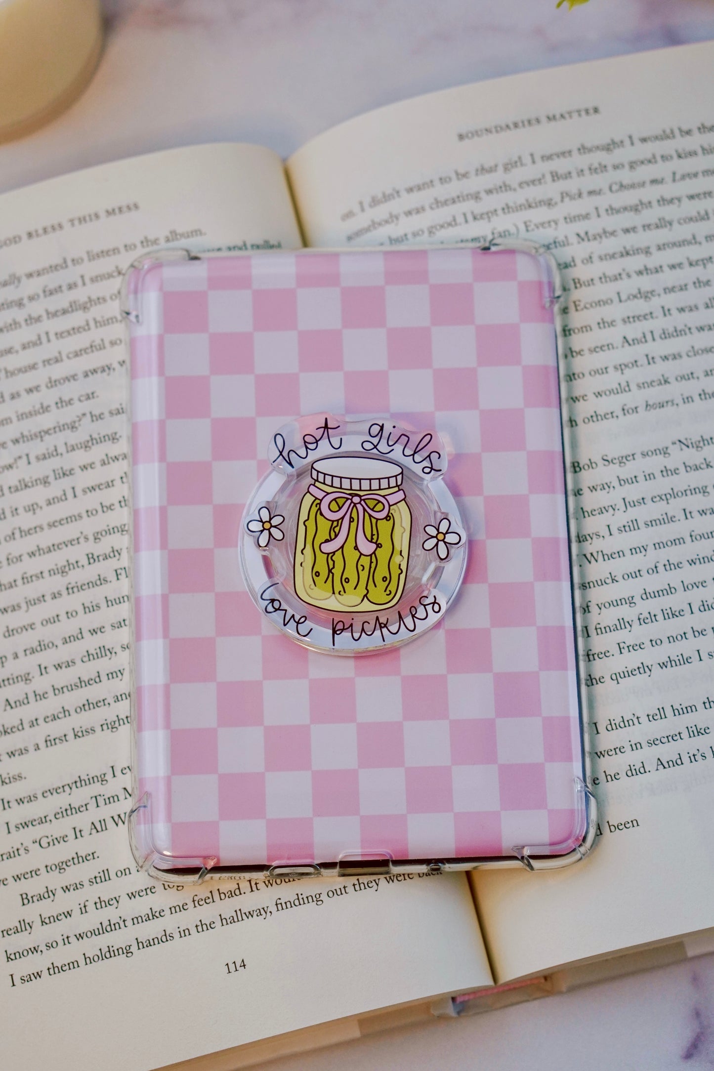 Hot Girls Love Pickles Pretty Pop | Kindle E-Reader Grip | MagSafe Grip | Kindle | Tablet | Phone